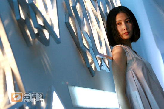 《丑女2》从场景到造型都十分时尚