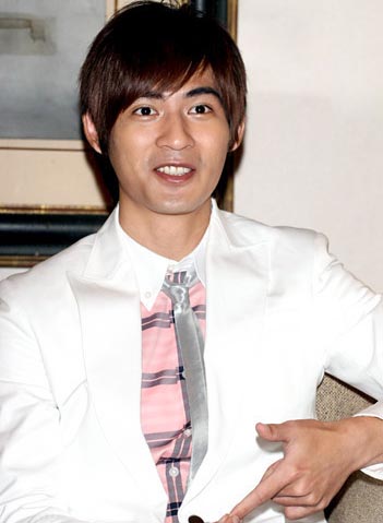 仔仔帅气亮相