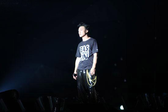 陈奕迅巡演深圳完美落幕，好声音打动人心。