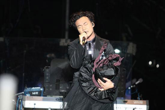 陈奕迅巡演深圳完美落幕，好声音打动人心。