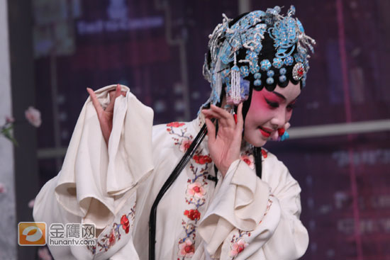 刘娜栩栩如生传递闺门旦的“心动”之神