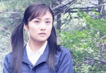 刘芸饰演列车员“辛红羽” 