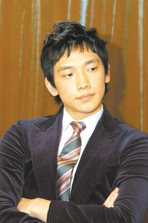 Rain因取消美国演唱会，不仅进军美国市场被阻，还官司缠身，演艺事业也进入低潮。（