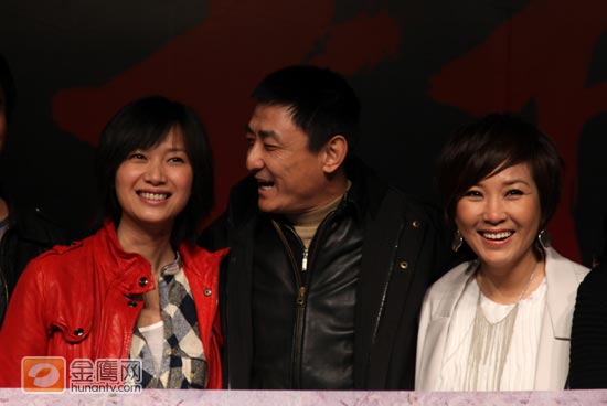 监制徐静蕾(左)导演叶京(中) 出品人李静(右)