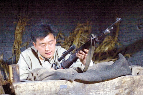 佟大为《狙击手》中首次出演革命军人