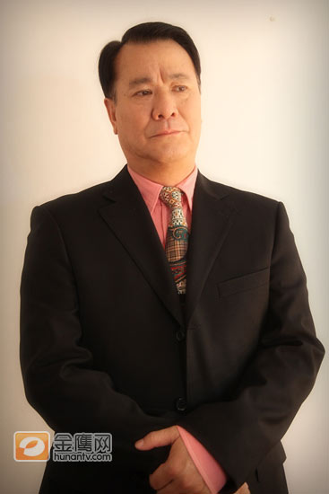 李修贤变成“严父”
