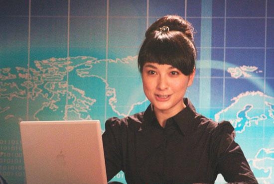 吴昕变身新闻主播 