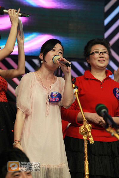 凤队“我不服”选手：杨玉婵和小燕姐。（金鹰网独家稿件，转载请注明版权。）