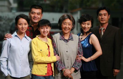 《继母后妈》中谢兰服装造型朴素大方(组图)_电视剧