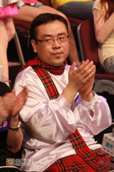 盗版“小沈阳”前来助阵，诙谐幽默逗得全场哄堂大笑，搞笑天份丝毫不输正版。（金鹰网摄像：郝成、张磊 金鹰网独家图片，转载请注明出处）