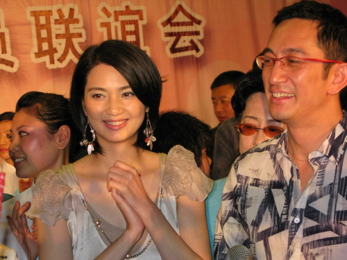 与吴启华参加活动