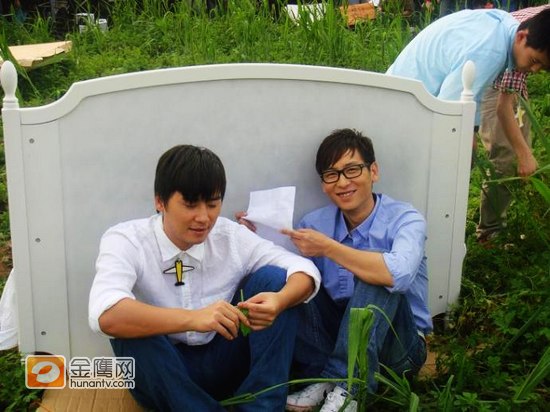湖南经视《白日梦工厂》由马可、李好、彭宇、李响组成V.zone组合主持。图为节目在拍摄中的工作以及花絮照。（金鹰网独家稿件 转载请注明版权）