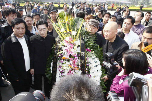 4月16日(周四)上午10时,82版《西游记》中沙僧扮演者闫怀礼的遗体告别仪式，定于在八宝山殡仪馆东礼堂举行，各界人士到场出席。