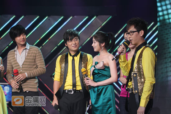 “公主”齐力支持龙队