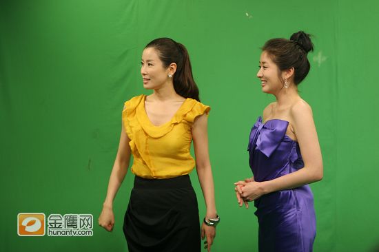 《传闻中的七公主》在湖南卫视播出以来受到了众多观众的欢迎，在该剧即将迎来大结局之际，三位主演“雪七”李泰兰、“美七”崔贞媛以及“年幼男”朴海镇一起来到长沙和粉丝们见面。他们一行人抵达湖南卫视的第一站就是拍摄了一系列宣传片，图为宣传片拍摄场地。