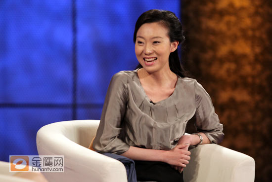 刘岩曾在2006年春晚中与杨丽萍、谭元元共舞《岁寒三友》之红梅，为2008北京奥运会开幕式“飞天舞蹈片段”的原定演员，在倒计时前10天的彩排中，却失足摔下造成胸部以下瘫痪。图为刘岩在《说出你的故事》节目现场。