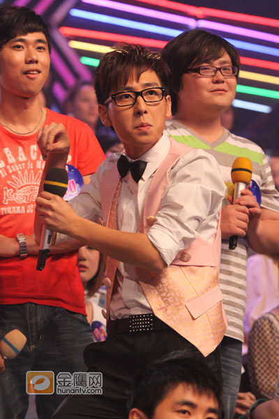 李好模仿孙悟空惟妙惟肖（金鹰网摄影 张磊 金鹰网独家图片 转载请注明出处）