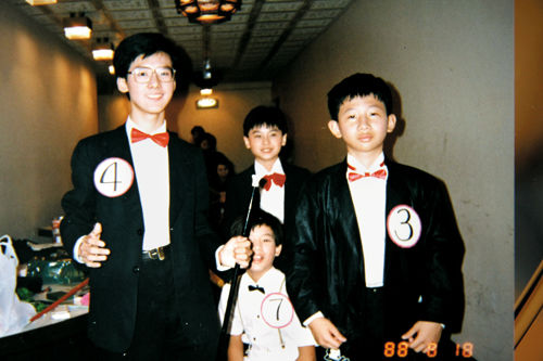 郭俊宏称12岁的刘谦（右），样子一点都不聪明。