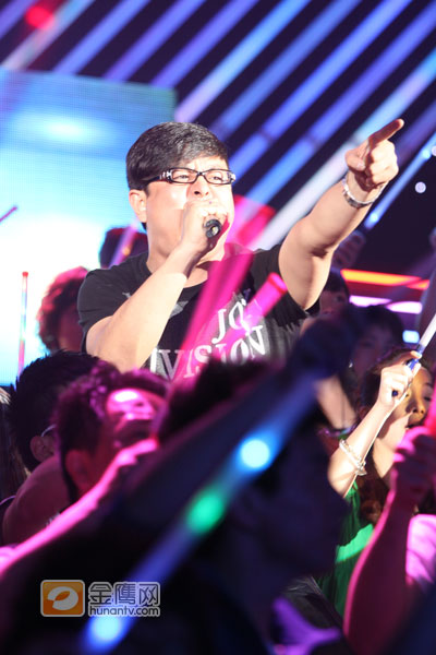 林军霸气登场，狂吼一曲《爱情三十六计》震惊全场（金鹰网摄像 张磊 金鹰网独家图片 转载请注明出处）