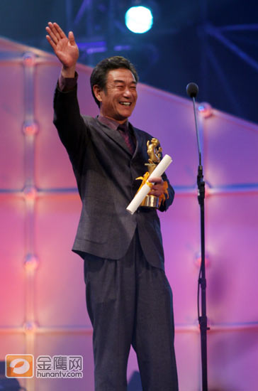 李心敏凭《十八个手印》获最佳电视电影男演员奖 摄影：冯紫剑（金鹰网独家图片 转载请注明出处）