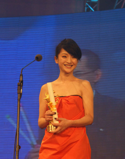 周迅凭借《李米的猜想》获得最佳女演员奖 摄影：冯紫剑（金鹰网独家图片 转载请注明出处）