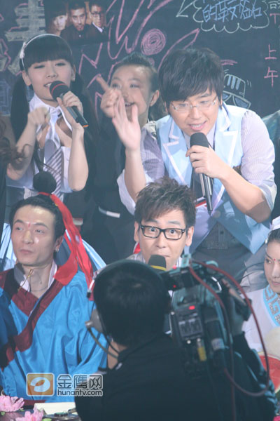 马可，李好，骁骁《挑麦》开场大秀RAP，和MR.MIC比唱功（金鹰网摄影 张磊 金鹰网独家图片 转载请注明出处）