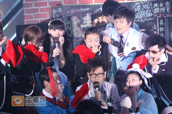 马可，李好，骁骁《挑麦》开场大秀RAP，和MR.MIC比唱功（金鹰网摄影 张磊 金鹰网独家图片 转载请注明出处）