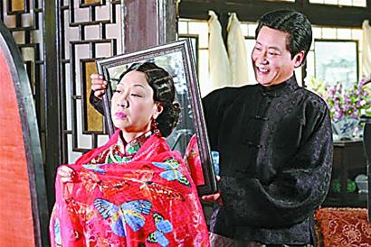 元秋在剧中扮演大赤包