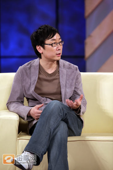 金鹰娱乐讯 （记者：冯紫剑）近日，著名演员秦岚为配合电影《南京！南京！》的宣传，和导演陆川、演员刘烨、高圆圆一同来到《说出你的故事》的演播室，与大家分享电影《南京！南京！》拍摄的幕后故事。图为陆川。（金鹰娱乐独家稿件，转载请注明版权。）