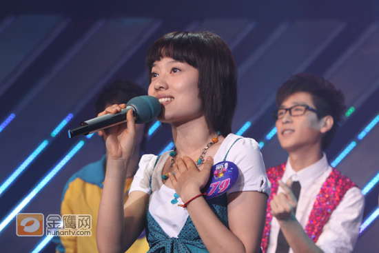 “小仙女”谌智仙看起来弱不经风，唱起歌来却是动感十足，一首《第一天》点燃了在场选手的激情。（图/赵文 金鹰网独家图片 转载请注明出处）