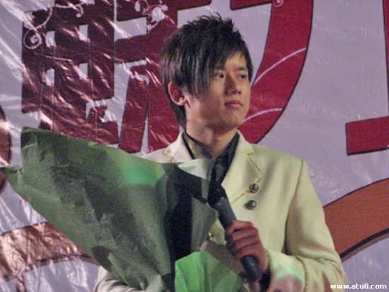 2004年，“莱卡“我型我SHOW”2004全国偶像歌手大赛总冠军。