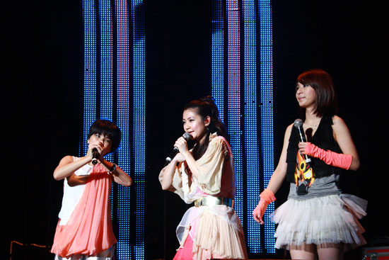 S.H.E《SUPER STAR》万人合唱