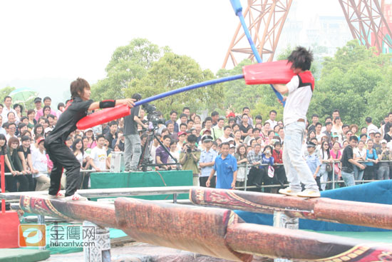 肖化雄挑战第一关赛道。