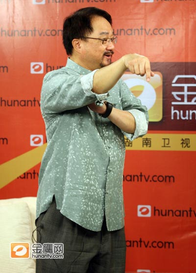 徐小明现场大秀螳螂拳