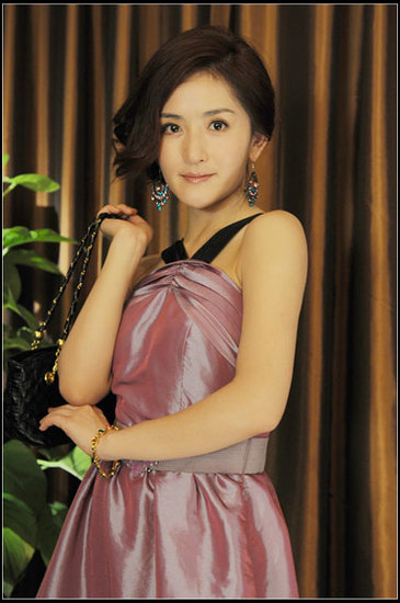 《美女不坏》主演谢娜定妆照