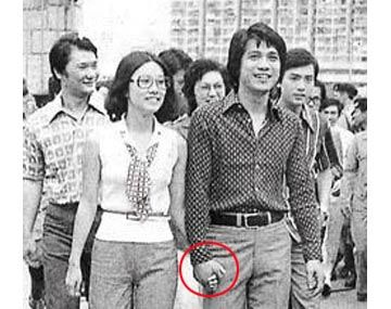 汪明荃和何守信在公开场合牵手引来小三骂名