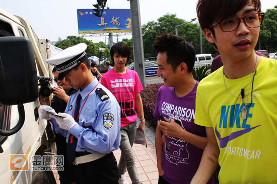 至上励合不幸被交警开“罚单”