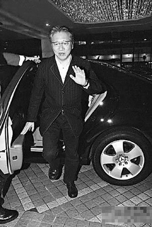 郑东汉前晚宴请员工稳定军心，原本不在邀请名单上的黄柏高突然出现
