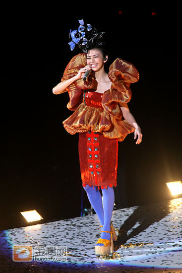 孙燕姿2009世界巡回演唱会”台北开唱，造型百变