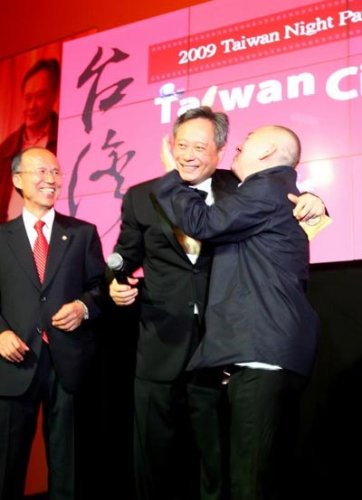 蔡明亮回吻李安
