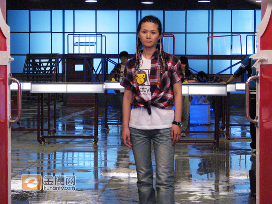 小龙女镇守酒吧
