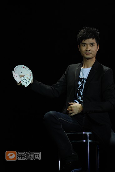 参加《金牌魔术团》