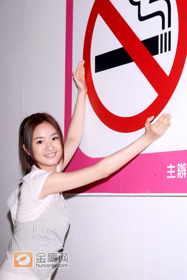 林依晨化身“拒烟大使”，拍摄拒烟广告。