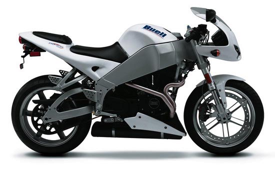 “阿尔茜”变形后是粉红色的哈雷戴维森2006款Buell Firebolt摩托车
