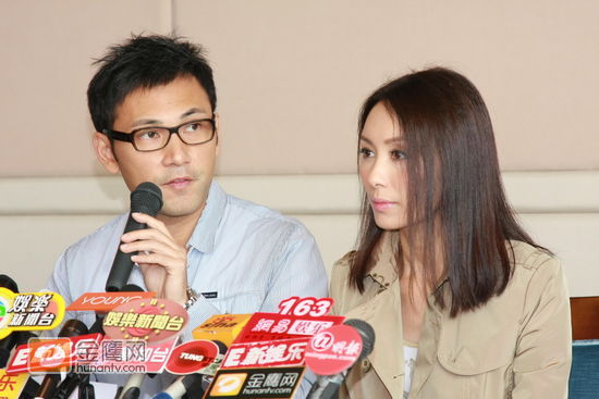 两人否认婚变