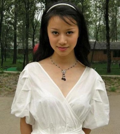 倪虹洁---优异成绩考取同济大学：倪虹洁高中毕业后，面临人生中的第一次抉择，她充满了犹豫，后来她去了一家部队办的宾馆做公关销售，遗憾地错过了第一次高考。随后的一年，倪虹洁塌下心来把重点放在了学业上，并以优异的成绩考取了上海同济大学的经济信息管理专业。网友称她为知识与美貌并存。如今，她凭借在一度热播的电视剧《武林外传》中饰演的“无双”角色被更多的观众认识。