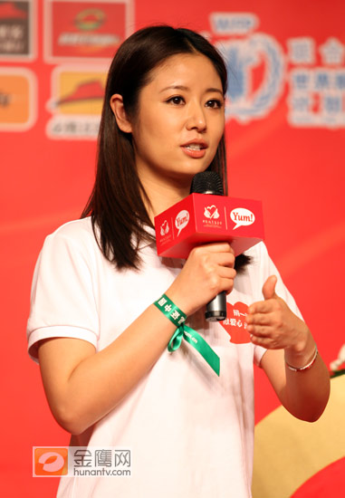 林心如陆毅六一献爱心 
