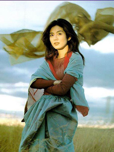 杨采妮：当年，杨采妮放弃天之骄女的艺人身份，与男友邱韶智一起全身投入经营形象设计公司，希望能在商界大展拳脚。可惜事与愿违，因碰上经济问题，强撑多年换来的却是惨痛经历。在最困难的时候，杨采妮尝尽人情冷暖，更遭人趁火打劫，受到欺骗。对此，她直言，在最低潮的一刻，自己甚至曾经萌生寻死的念头。如今，与邱韶智分道扬镳的杨采妮重返老本行，重新出发的她表示，要珍惜眼前人，不会错过与朋友、家人共享的欢乐时光。