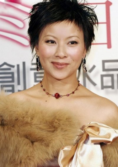 “电眼美女”李美凤嫁给了台湾富商后，生下一对子女。近年她偶尔返港接拍纤体广告，魅力依然惊人。李美凤将家庭、小孩放第一位，但自己亦想有一番事业，她说：“不影响我的家庭生活情况，我会做小生意，迟一点小朋友上全日学校，我会有更多时间，所以想用自已的私房钱做护肤品生意，现在和瑞士护肤品牌Beau Art正在谈细则，成事机会很大，但我不会要老公投资，如果老公有份参与，我就不可以全做主，我想有自己的成就，增加点知识，不想和社会脱节。”