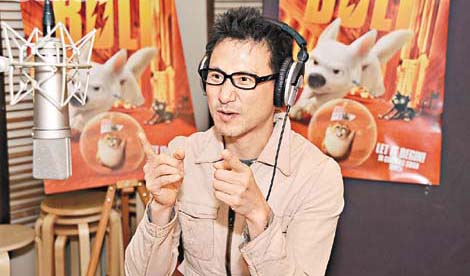 张学友20日晚出席动画片《闪电狗》首映礼，并否认因为投资雷曼兄弟劲蚀4000万元而决定复出。他澄清工作在雷曼事件之前便已经接下，这次答应配音最主要是因为女儿爱看动画电影，想与女儿有更多话题。